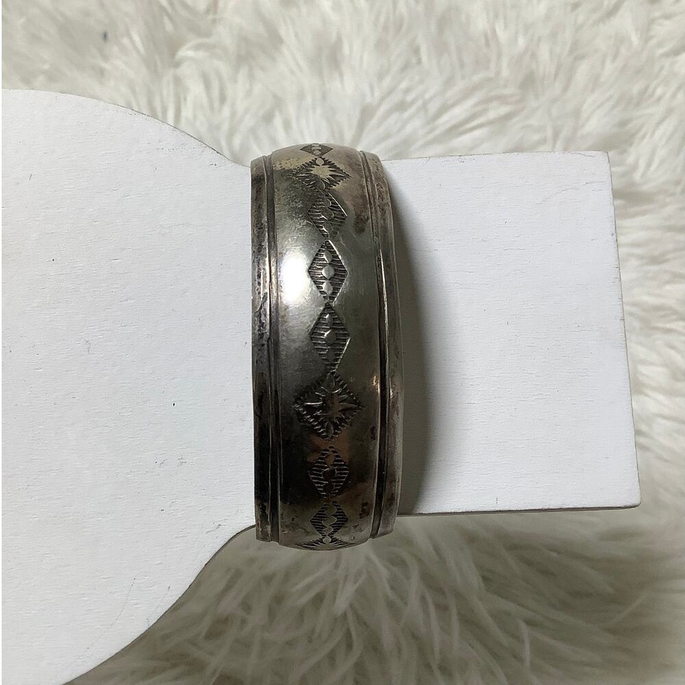 Vintage Sterling Silver Navajo Stamped Native American Cuff Bracelet Boho E20-20